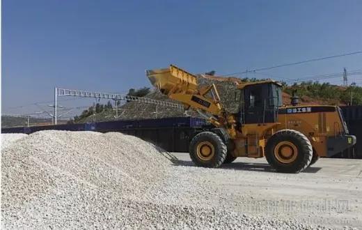 急需砂石骨料提速建設(shè)進(jìn)度,云南 鐵路 公路 運(yùn)輸砂石火力全開